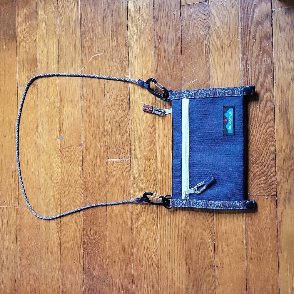 KAVU Crossbody sold at FREE PEOPLE **NWOT*